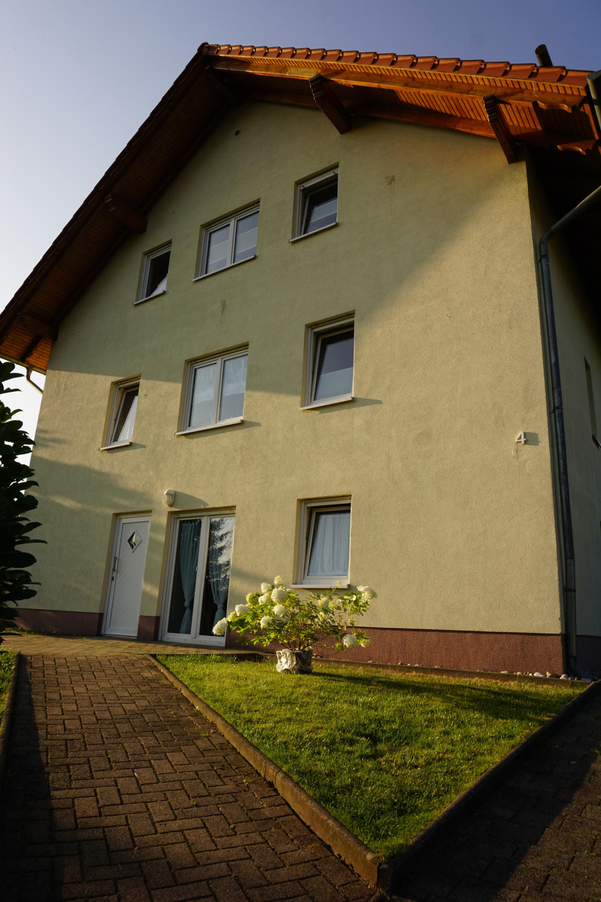 Blick auf den Hauseingang